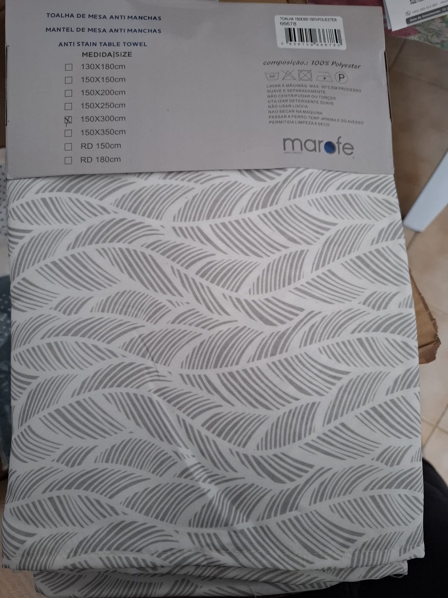 Anti-stain jacquard tablecloth ref. MILAN