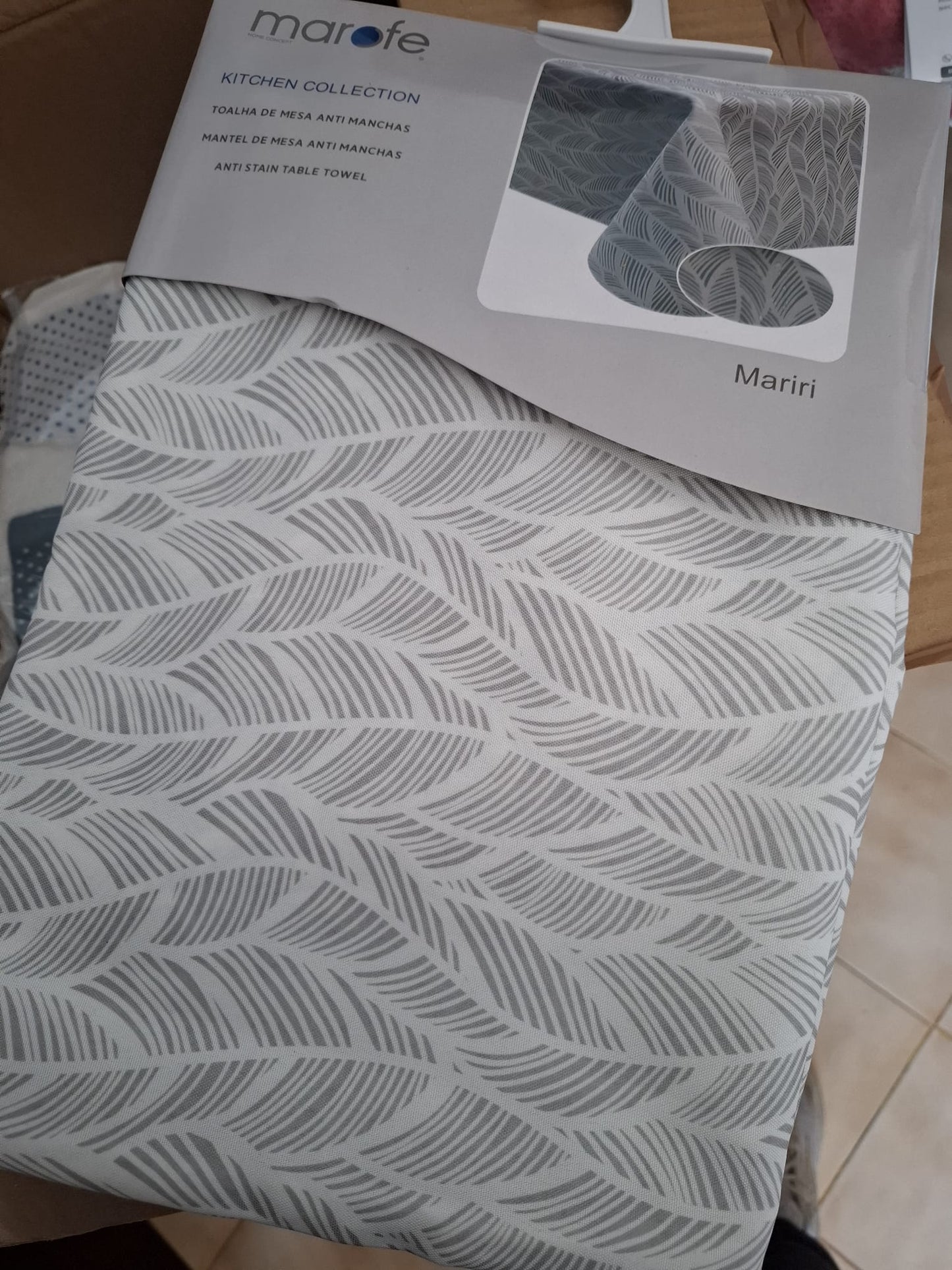 Anti-stain jacquard tablecloth ref. MILAN